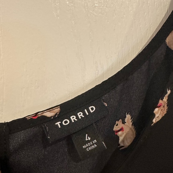 Torrid squirrel print Abbey Georgette Button Back Short Sleeve Blouse. Plus sz 4 - Picture 5 of 7